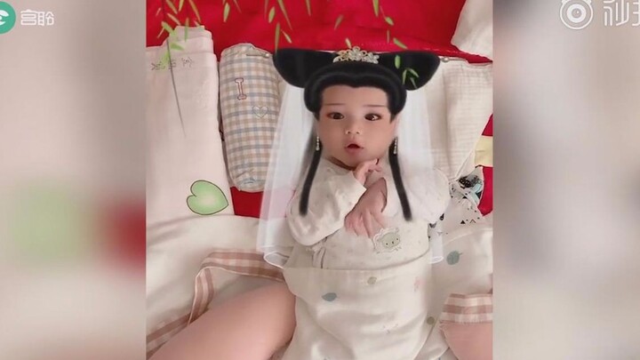 Para bayi yang ‘dipaksa’ tampil ini benar‑benar menggemaskan, ternyata punya anak memang untuk dinik