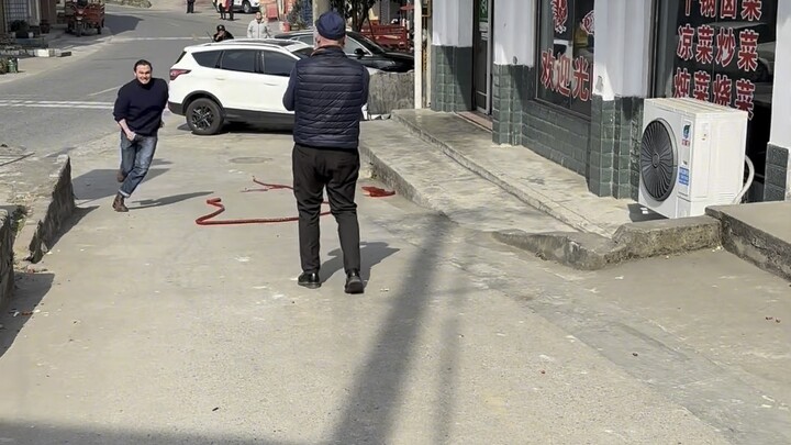 除夕快乐！终于可以在同一时区和大家一起欢度春节啦！实时祝大家新春快乐！龙年大吉！