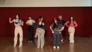 Ternyata Bae mengajari semua orang menari Sophie Sophie