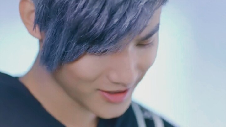 The whole drama has less than three minutes of rivalry. As soon as he appears on the stage, he direc