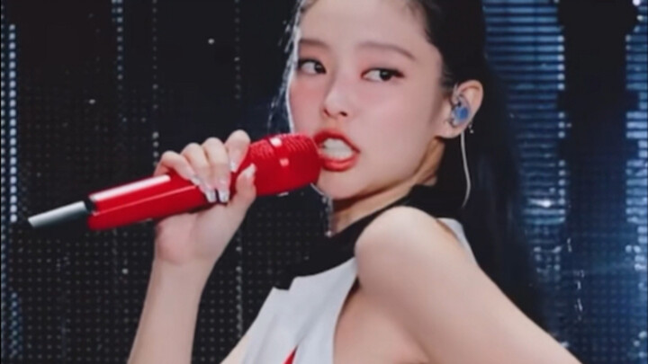 Jennie: Mastering facial expressions is a piece of cake.