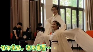 君霄双人水袖，除了默契还有……（自行想象嘻嘻）