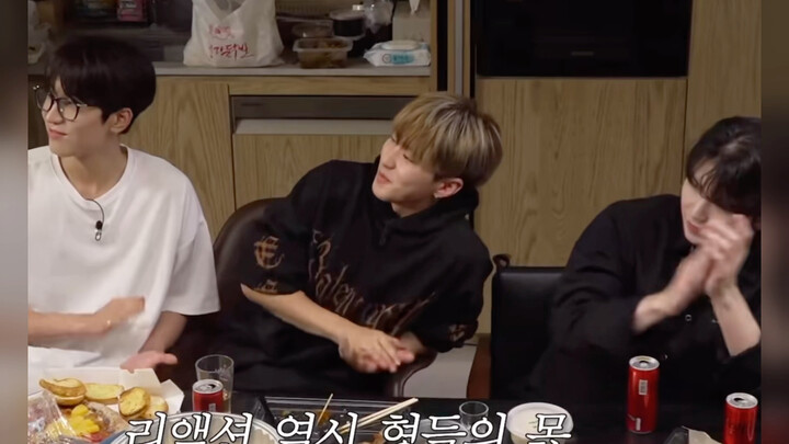 Kim Min Kyu memang sangat menyayangi Xiao Hao, kataku