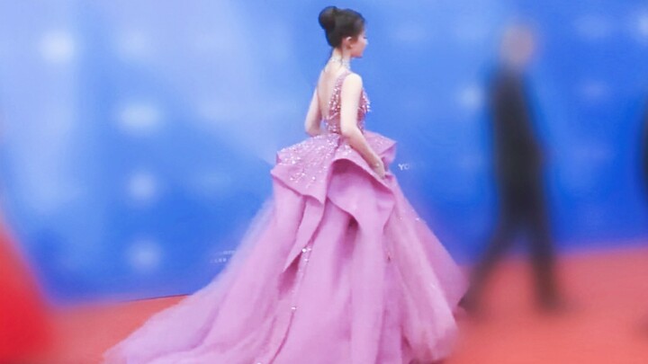 “วงการบันเทิงมีสาวสวยมากมาย แต่สุดยอดนางฟ้ามีเพียงคนเดียวเท่านั้น!!”