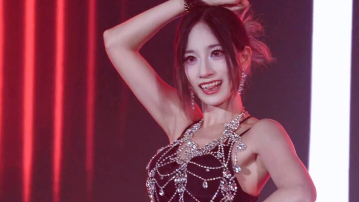 Sân khấu này làm tôi ngất ngây vì đẹp quá! Clip trực tiếp của nhóm nhạc nữ Abracadabra tại Happy Val