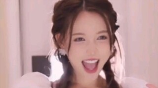 ท่าเต้นของพิธีกรสาวสุดฮาก็ดูสนุกสนานและน่ารักดี
