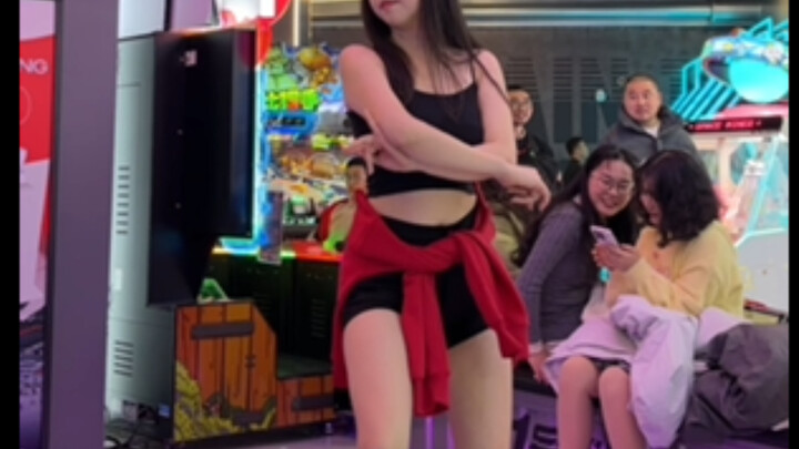 Chubby girl, social butterfly on the dance floor—pure and seductive vibes every night.