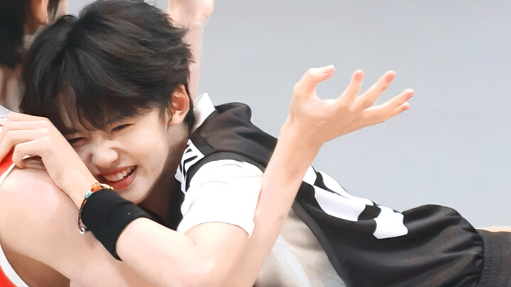 Vậy là người sư huynh vừa thơm vừa mềm lại đáng yêu này đành bất lực không dám động thủ｜【Trương Dịch