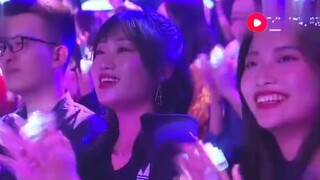 The 19-year-old freshman shocked the audience with his song "Hello". JJ Lin immediately thought: Is 