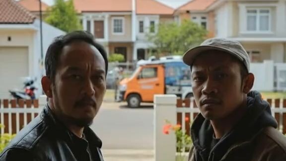 GAUN DARI MASA LALU PART 2