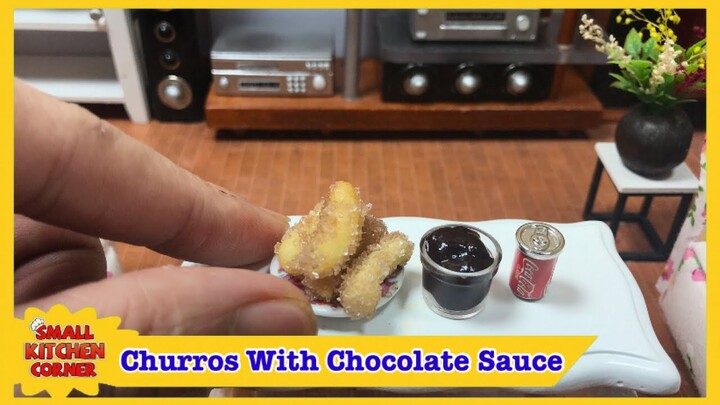 Churros With Chocolate Sauce | Bánh Churros Sốt Sôcôla Nóng | Small Kitchen Corner