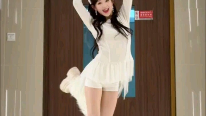 【Li Zixuan】Apink’s “Love Me More” Cover