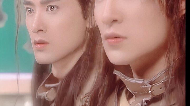 Back then, the two male leads didn’t fight over order of appearance—they were equally stunning and m