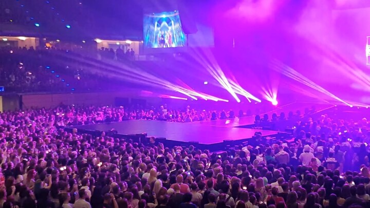 【BLACKPINK】Trước khi concert Berlin bắt đầu, cổ vũ nhiệt tình! Cả khán phòng cùng hát vang!