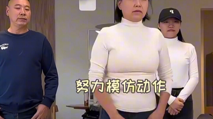 Khi cả gia đình bắt đầu bán hàng… Hahaha, mẹ đáng yêu quá!