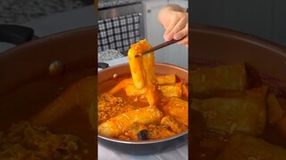 FIRST TIME EATING CHEESY RICE PAPER TTEOKBOKKI #shorts #viral #mukbang