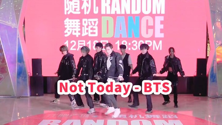 Roadshow tari acak di Wuhan – Not Today—BTS