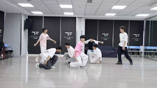 Hahahaha, I'm exhausted from playing with the kids; I still need to work on my fitness.