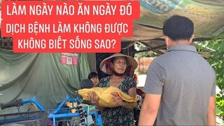 Đi trao những phần quà vô cùng ý nghĩa đến bà con nghèo những ngày dịch bệnh.