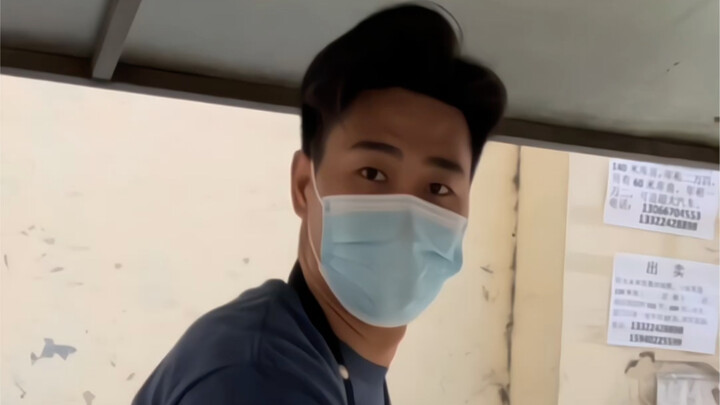 这烤肉饭老板可以出道了吧？