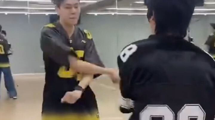 咱们偷摸看完……虚