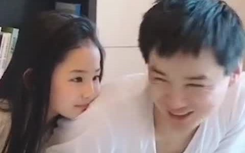 “这就是有女儿的快乐吗”