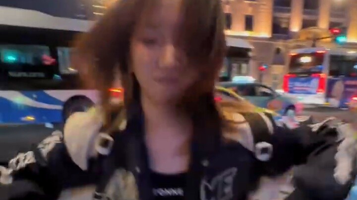 Phỏng vấn Kpop trên phố Thượng Hải Bund!