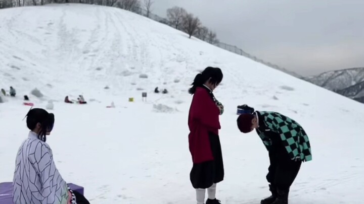 demon slayer in snow 1