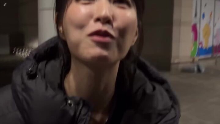 Fan lặn lội 2 tiếng đồng hồ để gặp Park Bo-young, chỉ vì 5 phút gặp mặt; Park Bo-young thương xót nê