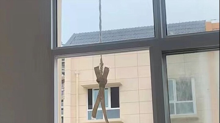 三点式安全带直接断了 空调师傅4楼坠亡