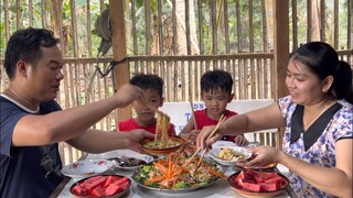 Bắt Được Mớ Tôm Liền Đi Chợ Mua Thêm Ít  Mực Về Xào Cho Cả Ăn Thịnh Soạn Một Bữa |Atml&Family T319