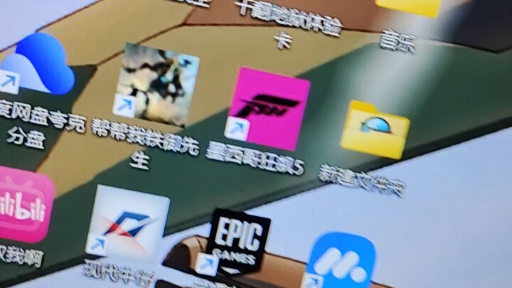 Setelah komputer diserahkan ke teman, kok jadi aneh ya…