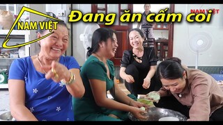 Làm bánh mà cười lộn ruột với má 3 - Nam Việt 253