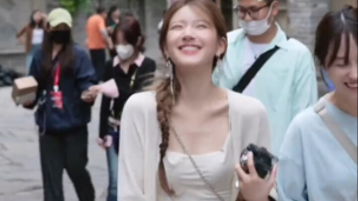 Anh Hoàng phá sản, fan được lợi!