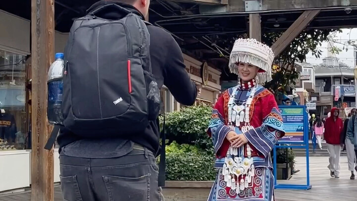 56 ethnic groups are one family. I am a girl from Sichuan.