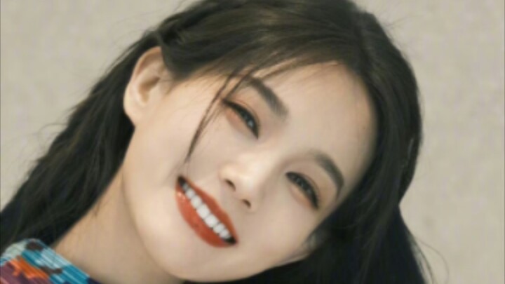 “มีใครเข้าใจบ้าง! ตั้งแต่รู้ว่าเธอสวยขนาดนี้ ยิ่งดูยิ่งหล่อขึ้นเรื่อยๆ!!” 【หลี่อี้ถง】