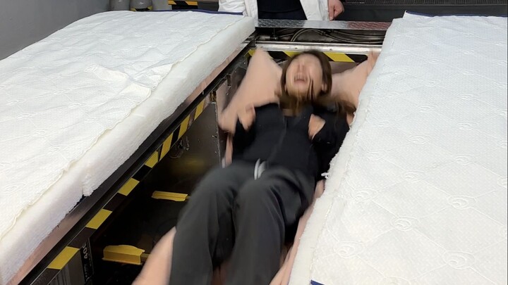 Homemade earthquake bed, fall into the bed when an earthquake occurs...