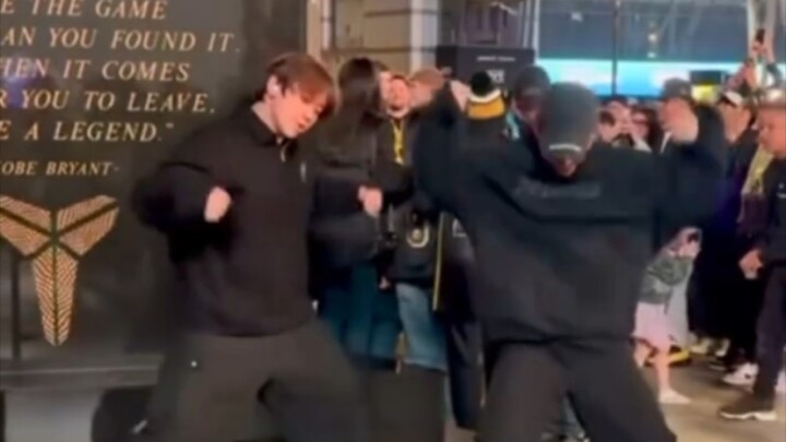 Hong Kong top star Keung To performs the new group song "DAY 0" under the Kobe statue after watching