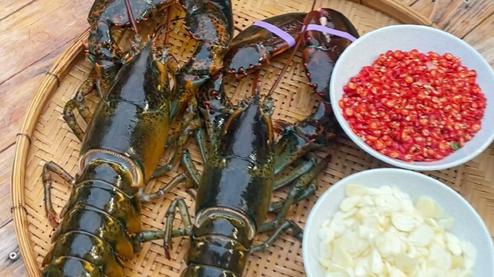 Thai Cuisine Showdown: Which Tastes Better—Thai-Style Raw Marinated Food or Chaoshan-Style Raw Marin