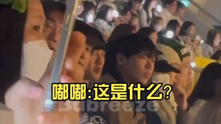 【ดูคย็องซู】แบคฮย็อนพูดถึงกิ๊บติดผมรูปผักกาดหอม คย็องซูถามว่า “นั่นมันอะไรเหรอ??” แล้วเขาก็มองไปรอบๆ 