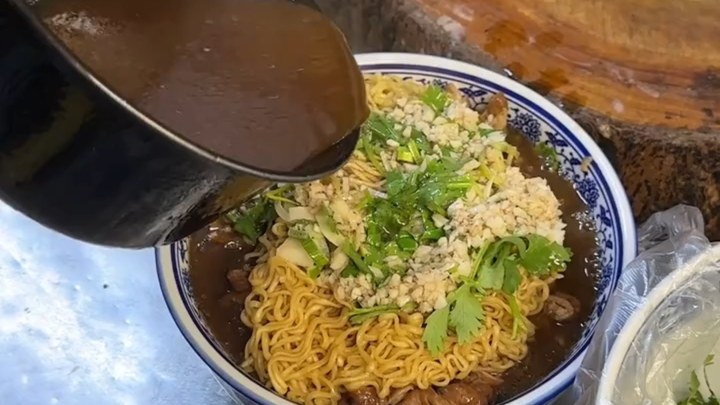 Babi rebus dan roti kukus, camilan asli dari Beijing kuno