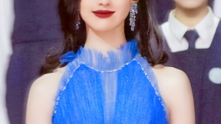 Oh my god… Turns out novelists are the ultimate celeb stans—they literally write custom scripts for 