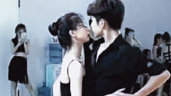 Mo Mo ◎ Siaran Langsung Malam Hari No. 1