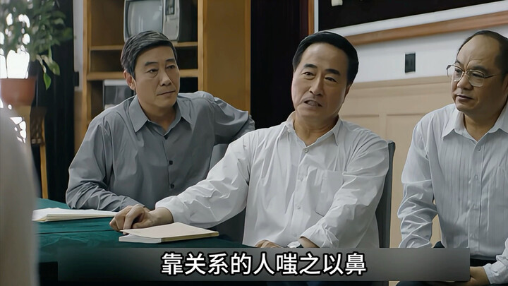 Đứng đầu toàn khóa bỗng thành công nhân nhà xưởng, bị điều chuyển ký túc xá và đối xử lạnh nhạt vì g