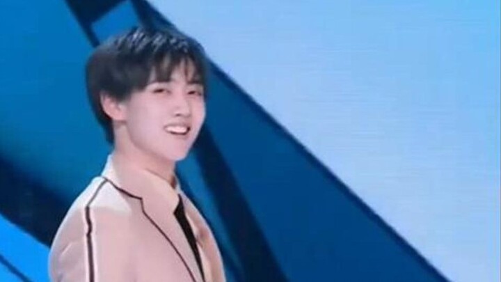 【Huhu Stage Re-screening EP09 (1)】After being a fan for so long, I watched the theme song straight s