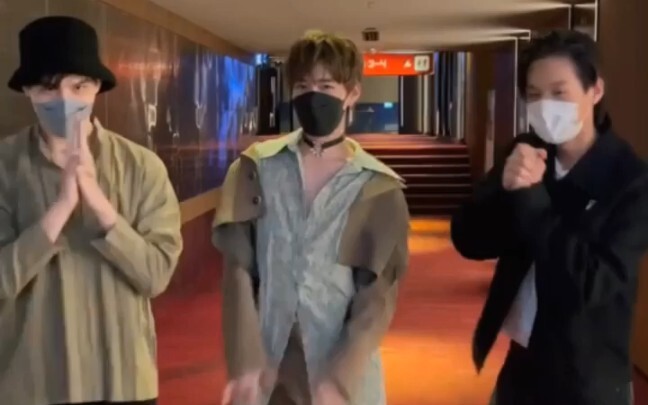 تعالَ! تعرّف على ما يعنيه الرقص الحقيقي بالسكين!