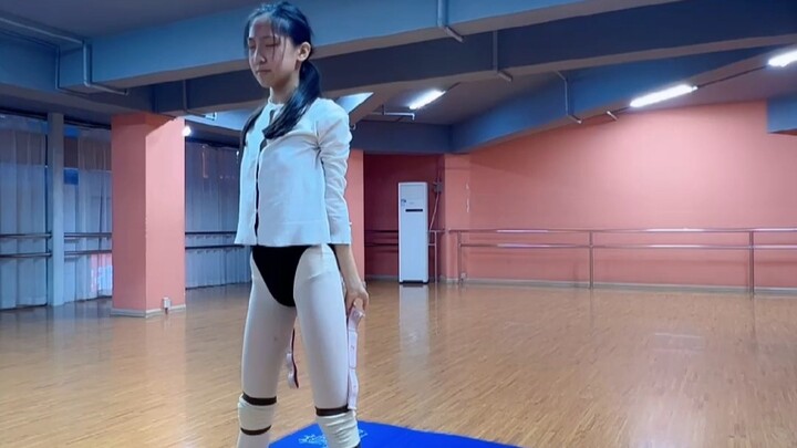 Lớp dạy riêng về độ dẻo mềm cho thí sinh nghệ thuật