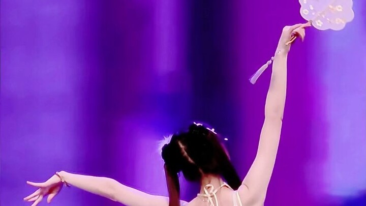 Like a butterfly dancing on the stage✨, live shooting on stage [vertical screen]