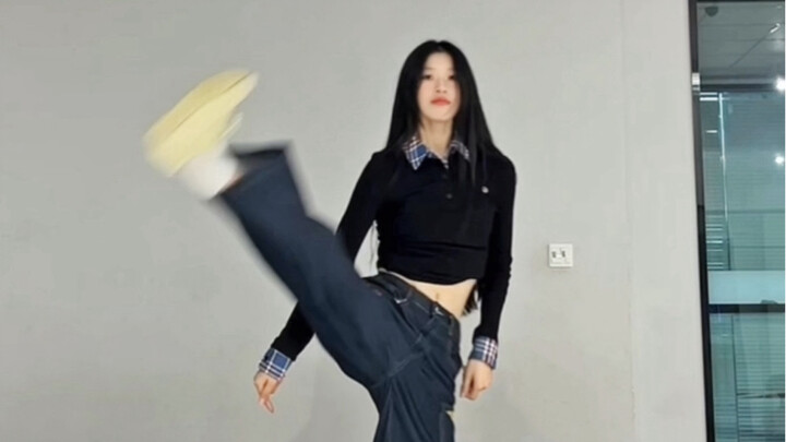 MEOVV- MEOW dance break is so explosive!