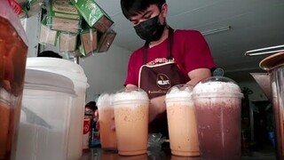 แก้วใหญ่30บาทแก้วเล็ก25ถุงกระดาษ25บาทค่ะชอบหวานมันหรือหวานน้อยสั่งเลยแม่ค้าพ่อค้าจัดให้ค่า^^